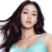 ボリューム感が際立つ大人の魅力！TWICE・ジヒョがインナーウェアブランドのモデルに抜擢　