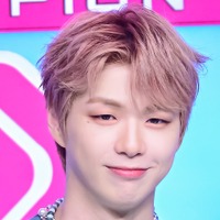 7年ぶりのWanna One再集結前に入隊…“センター”カン・ダニエル、坊主頭を公開