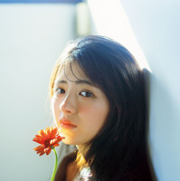 『平川結月CALENDAR 2026.4-2027.3』（撮影：野口花梨）