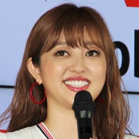 菊地亜美、結婚8周年を報告！夫との2ショット＆母と姉とのお鮨ランチ写真公開 画像
