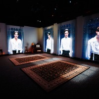 ENHYPEN、テーマパークのような没入型ミュージアムが開幕！五感で体感する“ヴァンパイア”の世界観