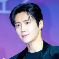 中絶強要疑惑の際にも非公開　仏コスメブランド、脱税疑惑の俳優キム・ソンホへの“再び”削除