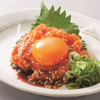 ふくいサーモンユッケ　759円（税込）