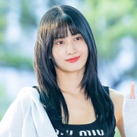 TWICE・モモ、ボリューミーさ際立つピチピチ衣装に視線釘付け！上目遣いSHOTに「心臓やられる」 画像