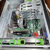 PC①の増設用PCIeスロットに10Gbps対応LANカードを装着している