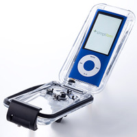 第5世代iPod nanoを防水ケースに装着したイメージ（iPodは別売り）