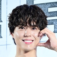 「ウォニョンになりたい」俳優パク・ボゴム、小学生のカットに挑戦！親のような姿が話題