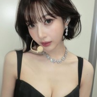 細すぎ注意　妄想をかき立てる“太もも全開ショット”で視線集中のジョイ、「痩せすぎ？」の声も