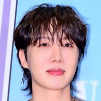 BTS・J-HOPE、誕生日に母校へ1億ウォンを寄付　累計寄付額は10億ウォン以上に