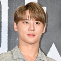 元東方神起・ジュンス、“韓国第1号オーナー”「テスラ・サイバートラック」で出勤！代表としての1日に注目