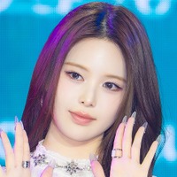 第5世代“ビジュアルクイーン”候補のiznaバン・ジミン、名古屋の商店街に降臨！別格オーラで視線独占