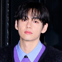 BTS・V、日本の美容整形医が「国宝級イケメン」と絶賛！キュートとハンサムの完璧な調和に注目 画像