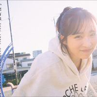 AKB48・小栗有以、「日常のワンシーン」を描いた2026年カレンダー表紙ビジュアルが公開！ 画像