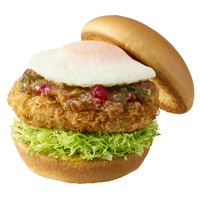 とろ～り 台湾ラーメン風メンチカツバーガー　セット1,140円、単品690円