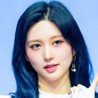 「天使から小悪魔に…」IVE・ガウル、“黒髪”に大胆イメチェン！クールな美貌に沼落ちファン続出