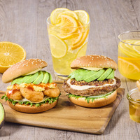 新商品「アボカドシュリンプバーガー ～ホットソース～」と「クラシックアボカドクリームチーズバーガー ～わさび香るサクサク醤油～」