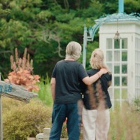 外国から電話を訪ねる人たち『それからの、風の電話』（C）NHK