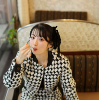 小寺真理待望 1st写真集『こんなん、好きになってまうやん。』（C）KADOKAWA