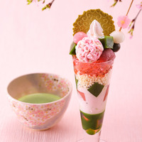 さくら抹茶パフェ　単品1,390円(税込)、お茶セット1,890円(税込)、さくら茶会2,090円(税込)