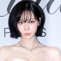 「見えちゃいそう…」“胸元ざっくり”ドレス姿のaespa・ウィンター、色香漂う雰囲気に釘付け