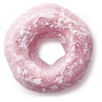 桜もちっとドーナツ 春めくいちごホイップだいふく風（テイクアウト　216円 、イートイン　　220円）