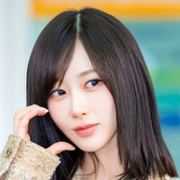 aespa・ジゼル、“カバン全開”ファッションの先駆者に!?フランス出国時の粋な演出が話題 画像