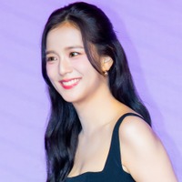 見えてもいいの…？BLACKPINK・ジス、素肌が透ける“大胆シースルー”に視線クギ付け