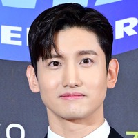 東方神起・チャンミン、韓国代表ユニフォーム姿を披露！“爽やかビジュ”でファンを虜に「イケメン」