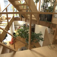 1階から最上階まで4つもの階段が複雑に入り組んでいる©MBS