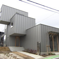 階段だらけの不思議な家！仕事空間と生活空間をしっかり区切ったリモートワーク夫婦の住まい『住人十色』 画像