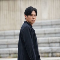 映画「アギト」新場面写真が到着！氷川誠（要潤）に、ツートーンへアスタイルの速見（はんにゃ・金田）らの姿も！ 画像