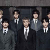 BTS、新アルバム『ARIRANG』グループ写真を初公開！スーツ姿のビジュアルに視線集中