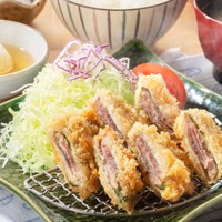 「鰹の梅はさみ揚げ」定食価格　1,340円 (税込)　
