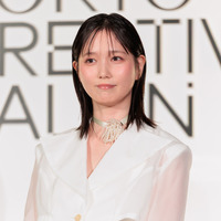 本田翼「ファッションの文化を残したい」」純白衣装姿で登場 画像