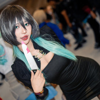 形の良い美ヒップのS字カーブが素晴らしい！「極楽街」虚のスレンダー美女が妖艶だった【写真8枚】 画像