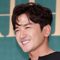 在日コリアンのシングルマザーと結婚、二児の父となったイ・ミヌが新事務所へ　2年ぶりの新曲も