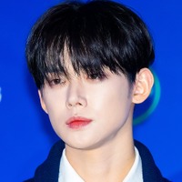 TXT・ヨンジュン、パリで見せた“爽やか笑顔”に沼落ちファン続出「エッフェル塔より輝いてる」