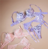 ＜Items＞ アメリア グレースシルク ブラ ¥18,920(tax in)～ アメリア ショーツ ¥7,260(tax in) アメリア Tバック ¥7,260(tax in) アメリア ガーター ¥8,690(tax in)