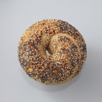 「エブリシング」351円（税込）