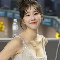 豊かな胸元！圧倒的なボリューム感に目を奪われる韓国“チア界の女神”、完璧肉体に驚嘆