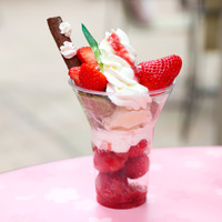 「ごろごろあまおうと抹茶のパフェ」2,000円【撮影／平木昌宏】