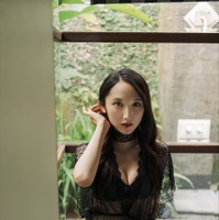 先行カット／AKB48・長友彩海1st写真集『予定外の瞳』(C)KADOKAWA(C)DH PHOTO/下田直樹