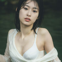 井本彩花 2nd 写真集「BEST,」（東京ニュース通信社刊）