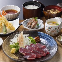 「藁焼きかつおのお楽しみ膳」（税込２,８４９円）