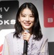 「令嬢すぎる」表紙に登場した出口夏希の衣装に注目 画像