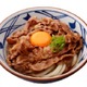 丸亀製麺が「牛すき釜玉うどん」！甘辛い割り下で焼いた牛肉に玉子をのせて 画像