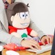 新衣装やアホ毛を忠実に再現！PC作業のお供に「おそ松さん　PCクッション」が登場 画像