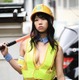 鈴木ふみ奈、異色の「工事現場のガードマン」グラビアにファン興奮！ 画像