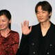 尾野真千子、綾野剛の成長ぶりに“上から目線”!「こいつさあ、でかくなったなあ」 画像