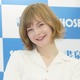 人気YouTuberエラ・フレイヤ、写真集で大胆ランジェリー姿を披露「ポーズと照明がすごくきれい」 画像